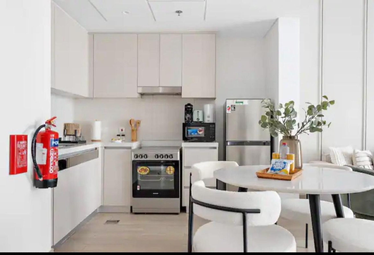 Amazing 1BR | Fully Furnished | Prime Location