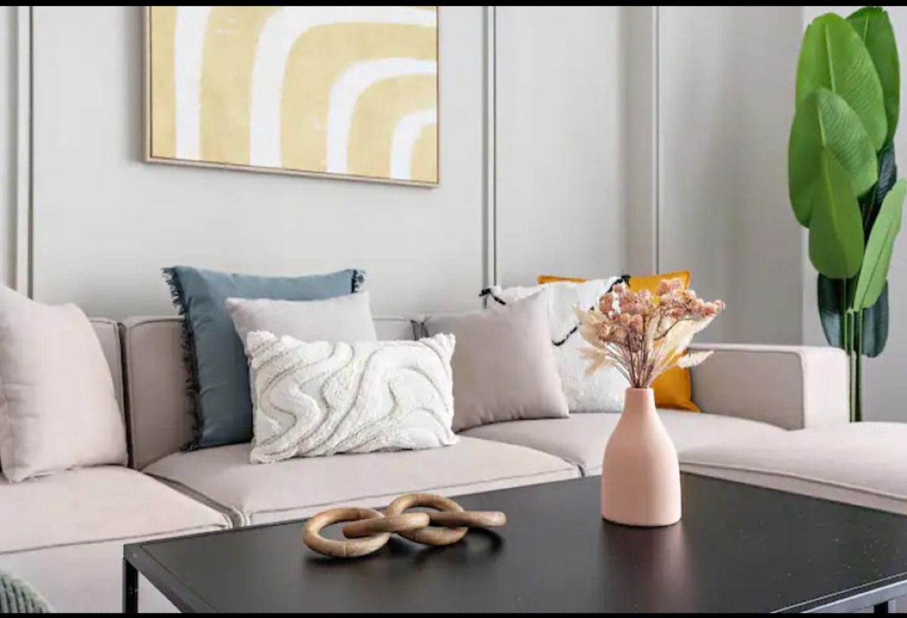 Amazing 1BR | Fully Furnished | Prime Location