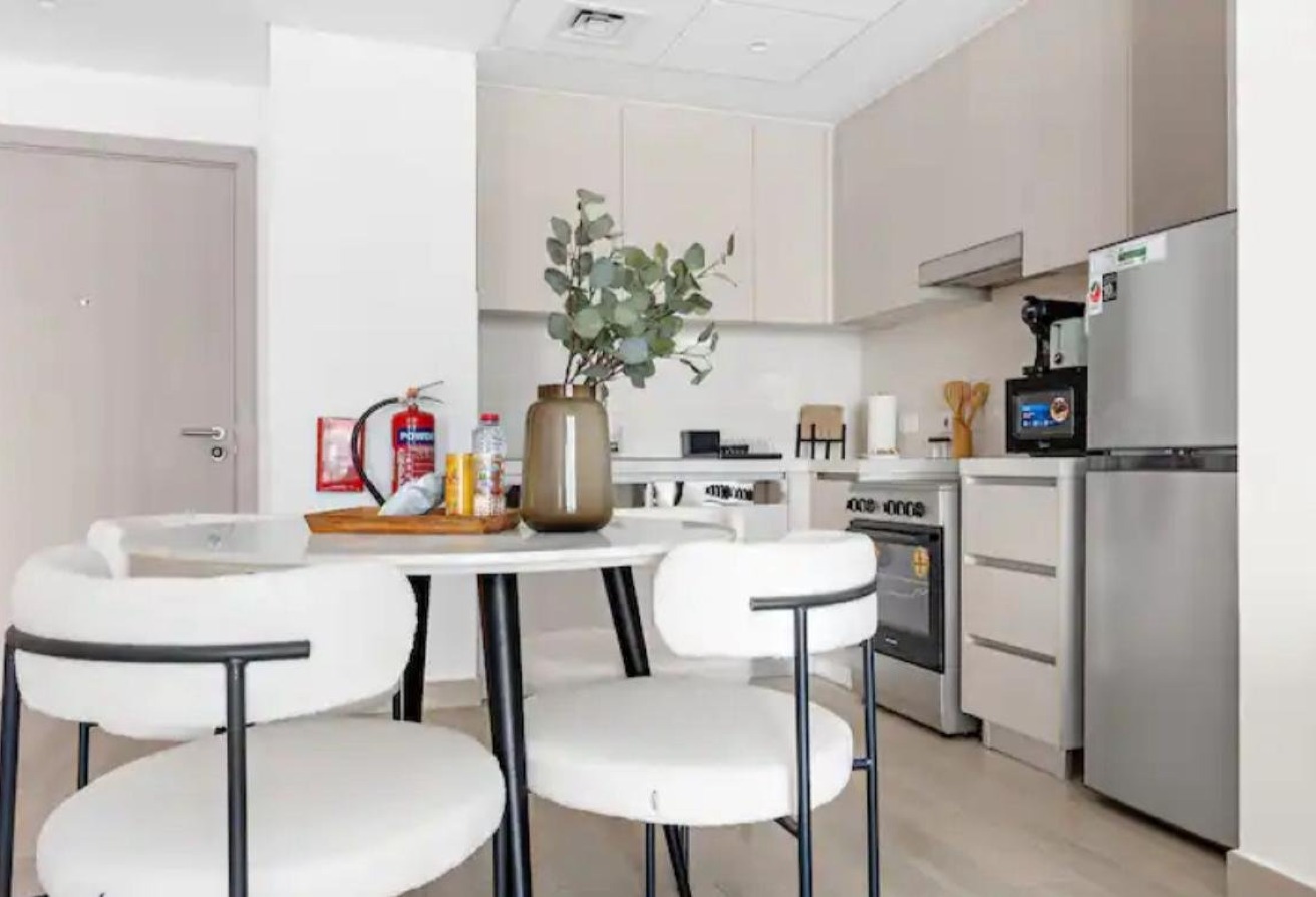 Amazing 1BR | Fully Furnished | Prime Location