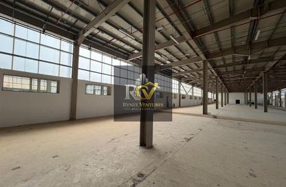 Warehouse - Studio - 1 for rent in Al Qusais - Dubai