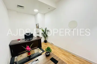 مكتب - غرفة نوم - 1 حمام للايجار في مبنى بيزنس اتريوم - عود ميثاء - بر دبي - دبي