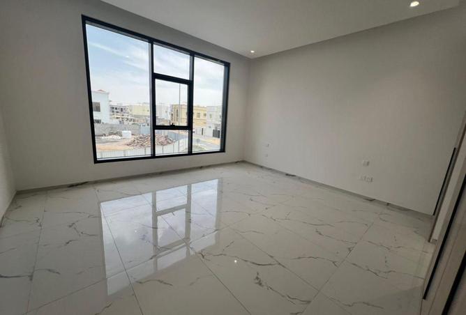 73111118 - Property Image 2