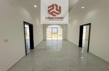 Villa - 5 Bedrooms - 6 Bathrooms for rent in Al Aweer 1 - Al Aweer - Dubai Villa - 5 Bedrooms - 6 Bathrooms for rent in Al Aweer 1 - Al Aweer - Dubai