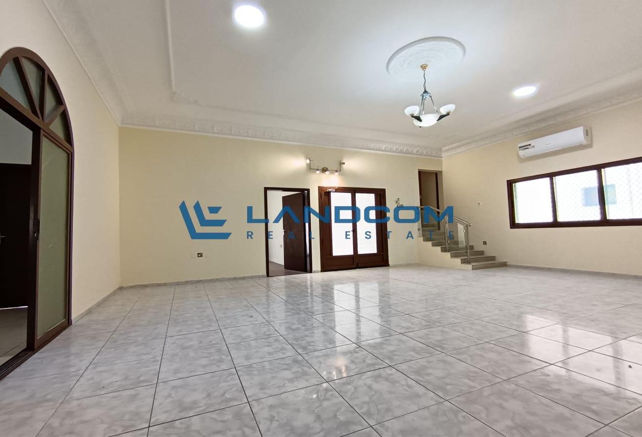 Spacious 6BR Villa | Only Family |Prime Location photo 2