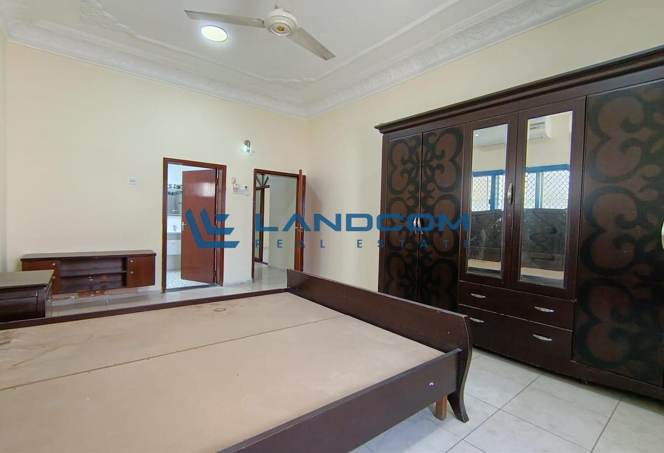 Spacious 6BR Villa | Only Family |Prime Location photo 13