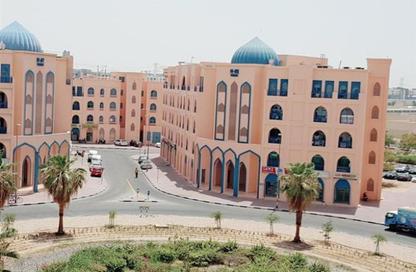 شقة - 1 حمام للايجار في مبنى إن14 - طراز فارسي - المدينة العالمية - دبي