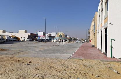 Show Room - Studio - 3 Bathrooms for rent in Al Zaheya Gardens - Al Zahya - Ajman