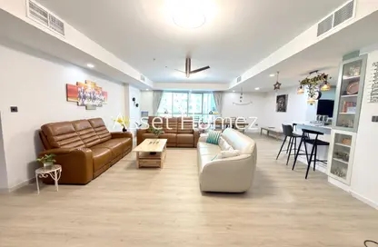 شقة - 3 غرف نوم - 5 حمامات للايجار في الجادة الخامسه - الفرجان - دبي