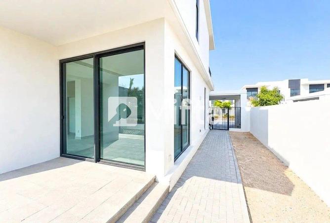 2.5% Commission | 4 BR | Golden Beach Lifestyle
