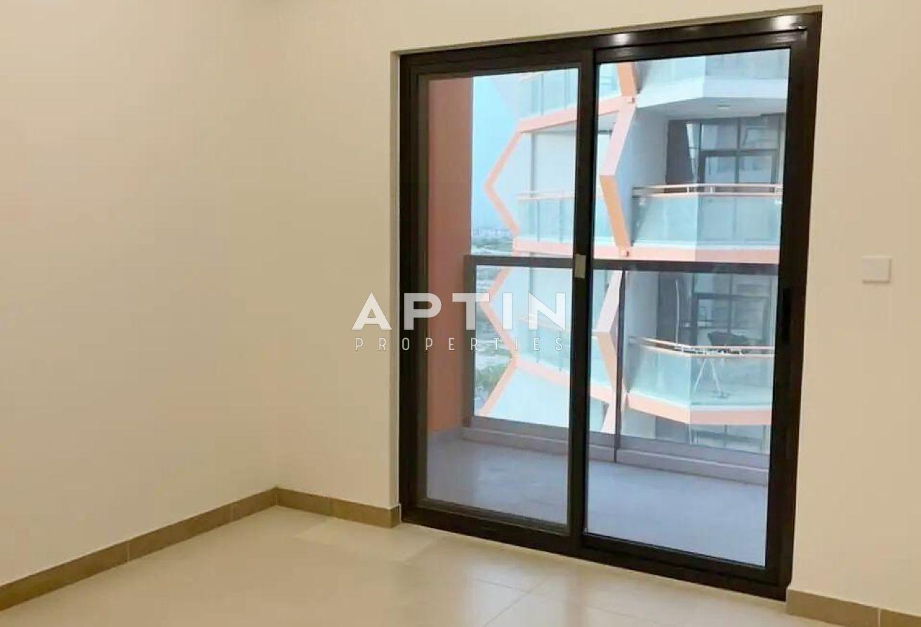 Bright 2 Bedroom in Binghatti Point, DSO | Balcony photo 2