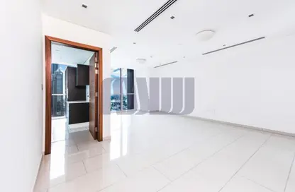 شقة - 2 غرف نوم - 3 حمامات للايجار في برج السلام - شارع الشيخ زايد - دبي