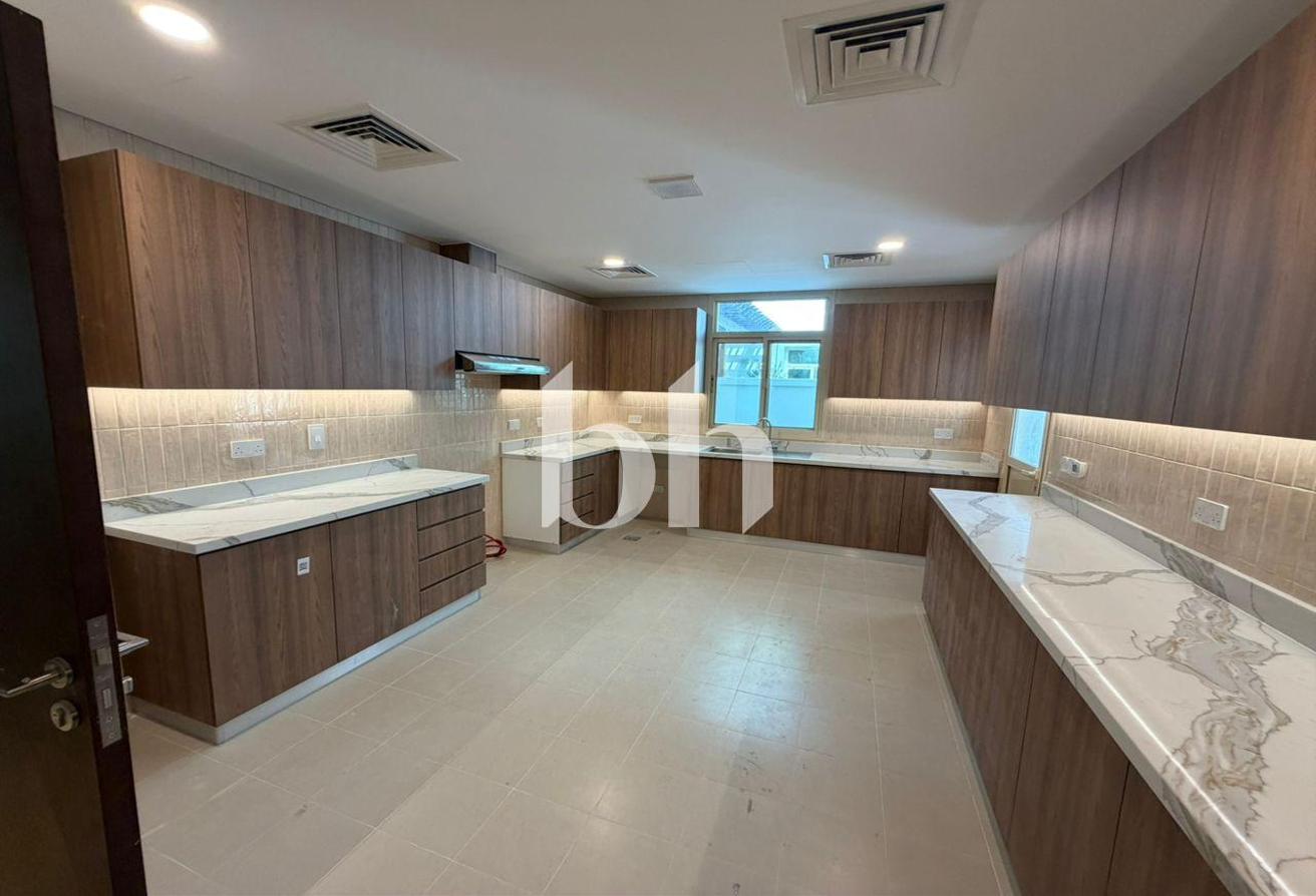 4BR Villa | Private Garden | Maids Room photo 8