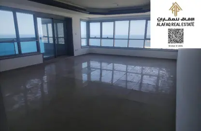 شقة - 2 غرف نوم - 4 حمامات للبيع في برج الكورنيش - طريق كورنيش عجمان - عجمان