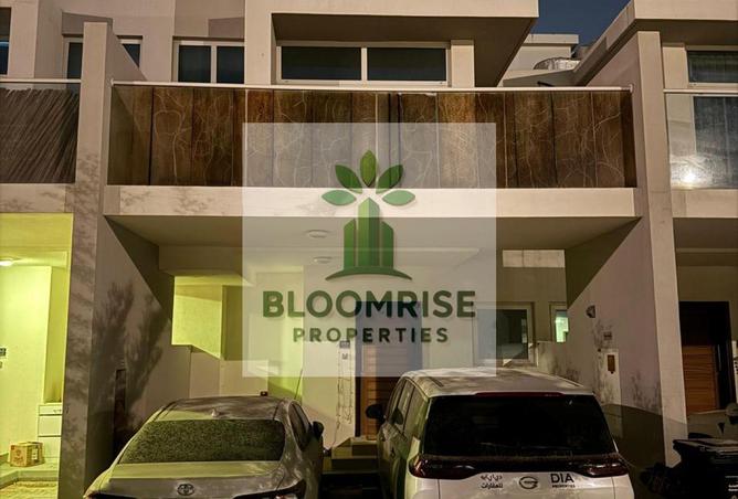 3 Bedroom Huge Townhouse FOR RENT - Madinat Hind 4