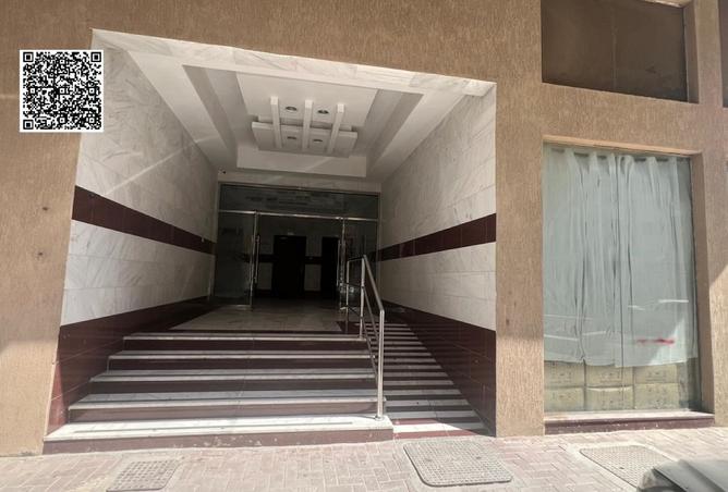 مبنى سكني كامل للبيع في عجمان حي الراشدية 3