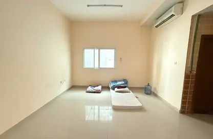 شقة - 1 حمام للايجار في طريق فاير ستاشن - مويلح - الشارقة