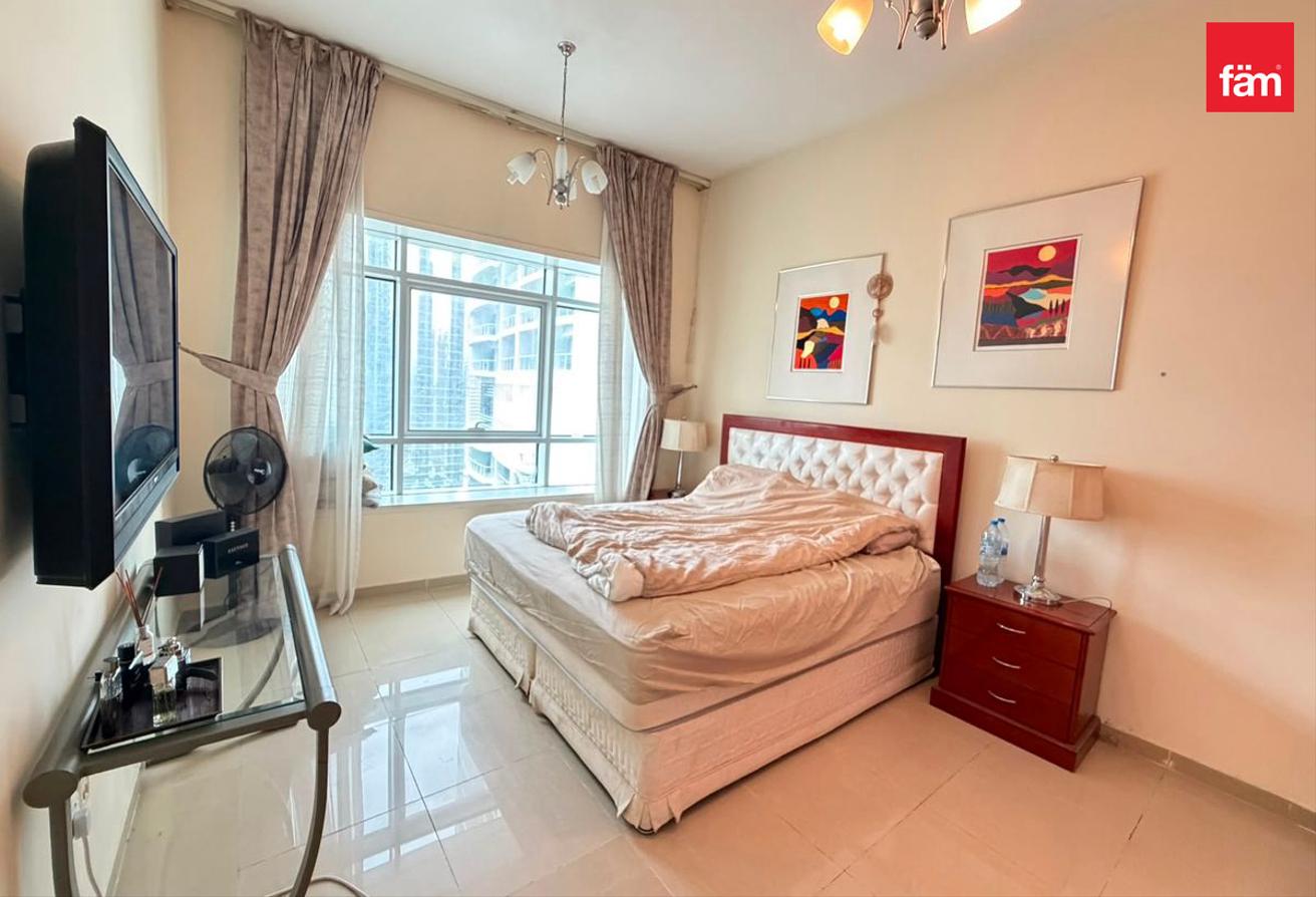 Next To DMCC Metro | High Floor | Lake View photo 4