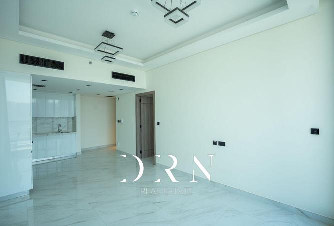 1-bed apartment in Samana Miami · Pool view — photo 3