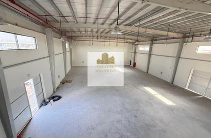 Warehouse - Studio - 2 Bathrooms for rent in Umm Al Thuoob - Umm Al Quwain