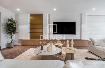 Villa - 5 Bedrooms - 5 Bathrooms for sale in Sur La Mer 1 - Sur La Mer - Jumeirah 1 - Jumeirah - Dubai