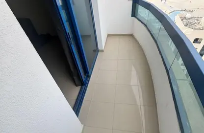 شقة - 2 غرف نوم - 2 حمامات للايجار في مساكن كورنيش عجمان - طريق كورنيش عجمان - عجمان