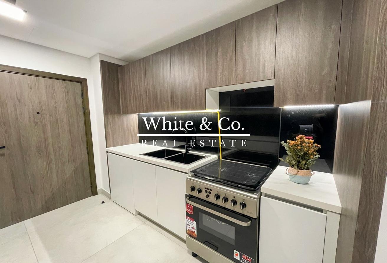 Upgraded Unit | Large Study | Exclusive photo 4