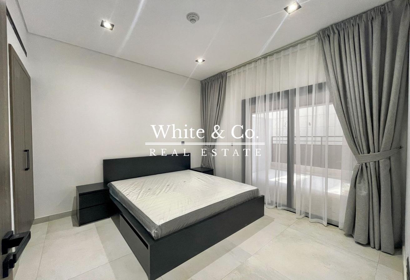 Upgraded Unit | Large Study | Exclusive photo 5