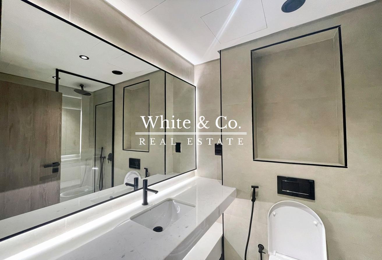 Upgraded Unit | Large Study | Exclusive photo 8