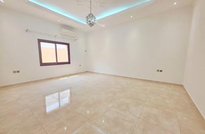 Villa - 4 - 6 for rent in Al Falaj - Al Riqqa - Sharjah Villa - 4 - 6 for rent in Al Falaj - Al Riqqa - Sharjah