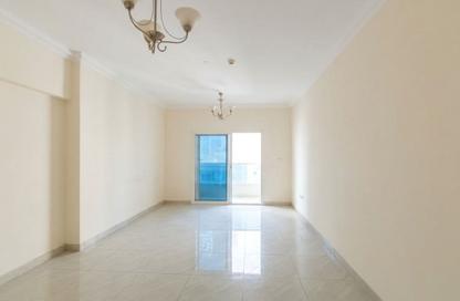 Apartment - 3 - 3 for rent in Burj Al Majaz Tower - Al Majaz 2 - Al Majaz - Sharjah