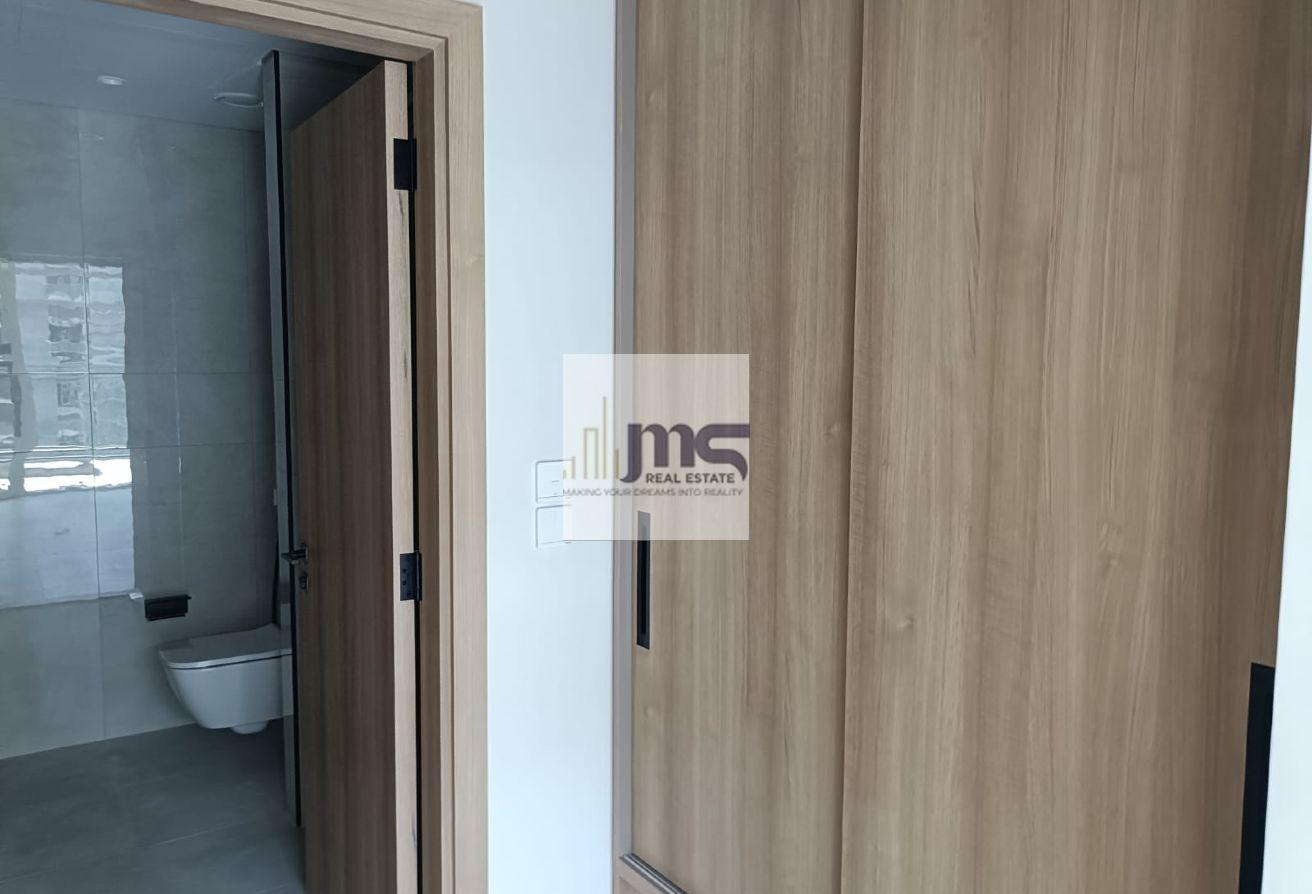 Mid Floor/ Pool Oasis View/ Elegant 1 br Apartment photo 9