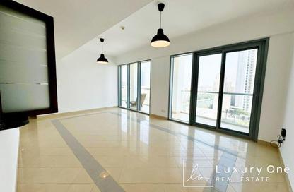 Apartment - 2 Bedrooms - 2 Bathrooms for sale in Golf Tower 1 - Golf Towers - The Views - Dubai
