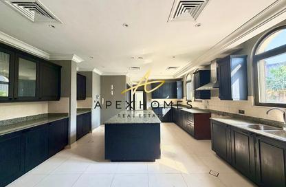 Villa - 6 Bedrooms - 6 Bathrooms for rent in Signature Villas Frond A - Signature Villas - Palm Jumeirah - Dubai
