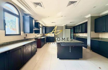 Villa - 6 Bedrooms - 6 Bathrooms for rent in Signature Villas Frond A - Signature Villas - Palm Jumeirah - Dubai
