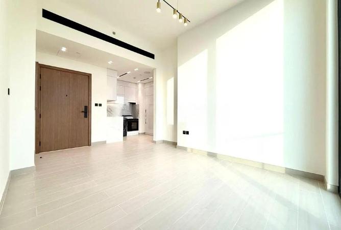 VACANT | HIGH FLOOR | UNFURNISHED photo 2