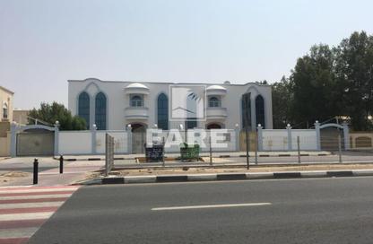 Villa - 4 Bedrooms - 5 Bathrooms for rent in Al Azra - Al Riqqa - Sharjah