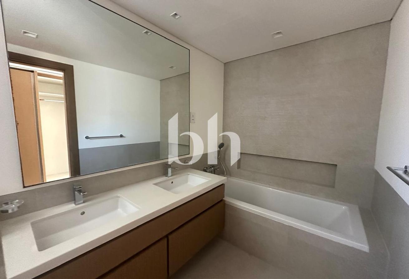 Corner Unit | Landscaped | Luxury Living photo 25