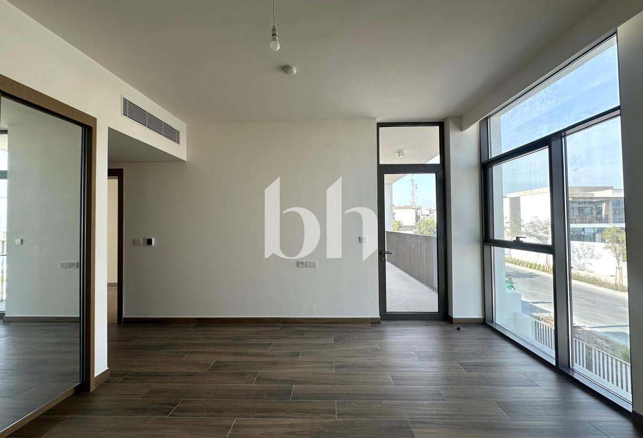 Corner Unit | Landscaped | Luxury Living photo 19