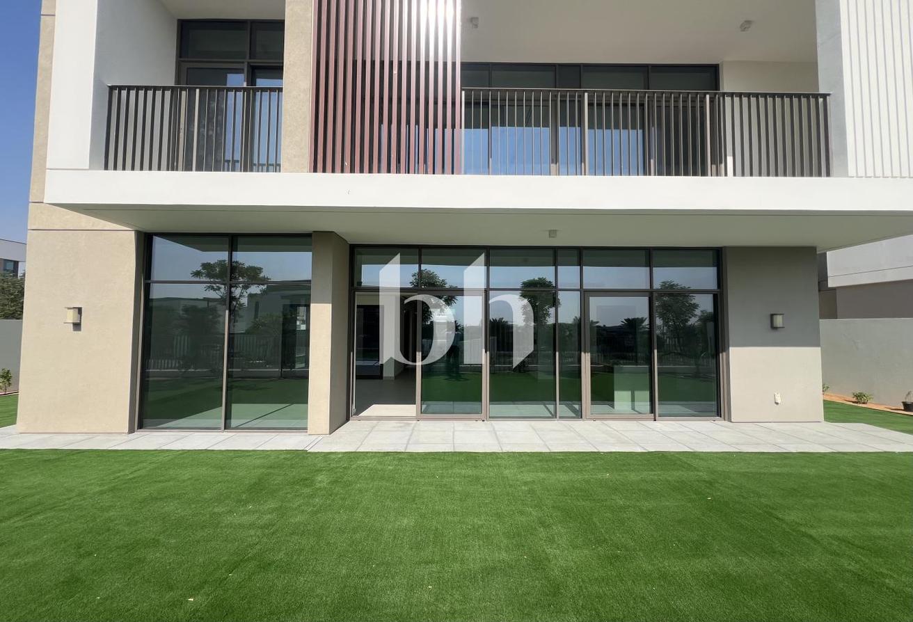 Corner Unit | Landscaped | Luxury Living photo 26