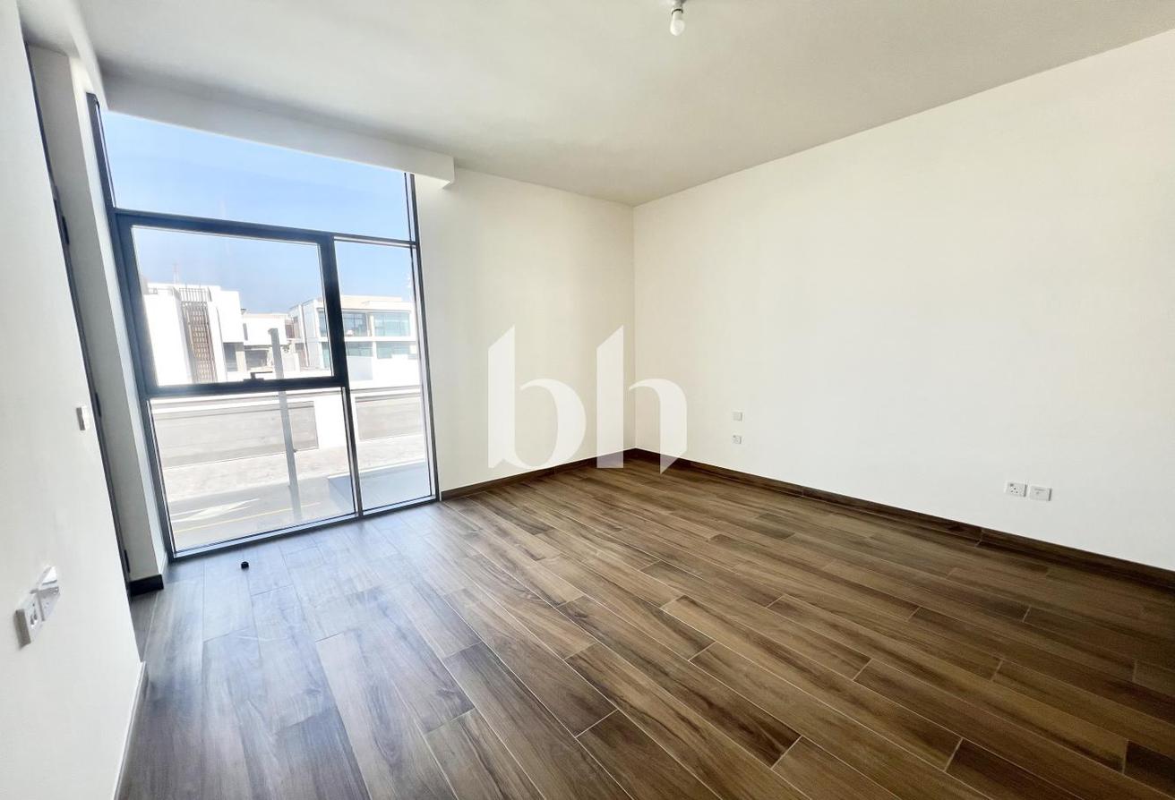 Corner Unit | Landscaped | Luxury Living photo 12