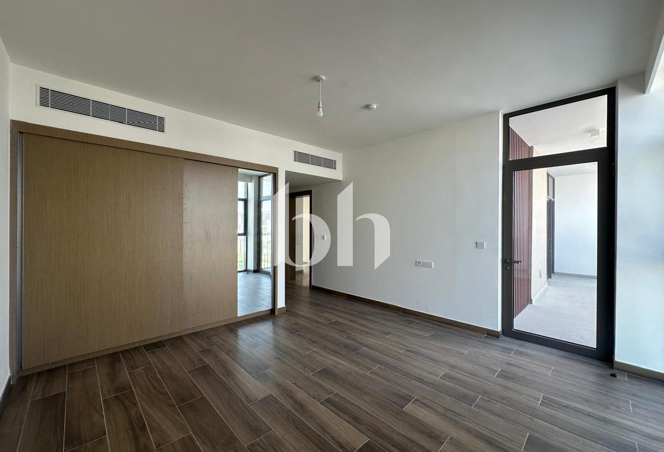 Corner Unit | Landscaped | Luxury Living photo 18