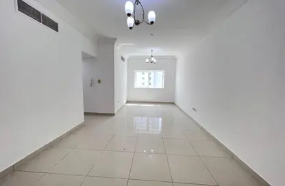 شقة - غرفة نوم - 2 حمامات للايجار في الخان - الشارقة