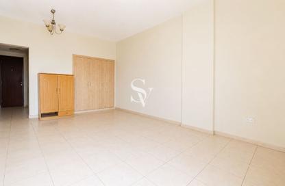 Apartment - Studio - 1 Bathroom for rent in Building IC1-EMR-23 - Emirates Cluster - International City - Dubai