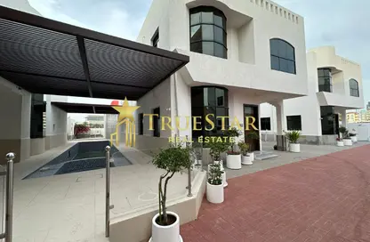 Villa - 5 Bedrooms - 5 Bathrooms for rent in Jumeirah 1 Villas - Jumeirah 1 - Jumeirah - Dubai