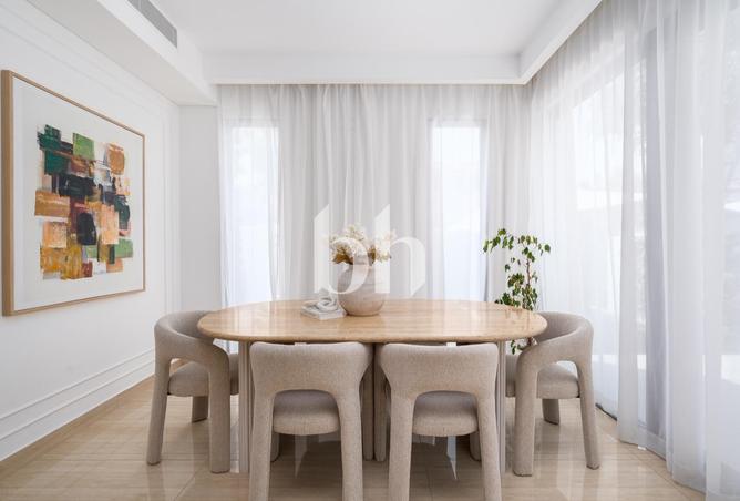 4-bed townhouse in Elan · Upgraded — photo 3