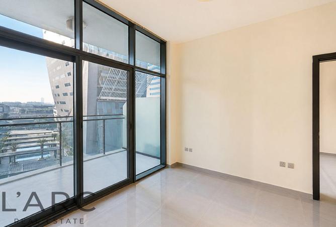 Prime Location  |  Near Metro  |  Canal View