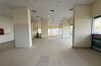 Shop - Studio - 3 Bathrooms for rent in Al Nabba - Sharjah