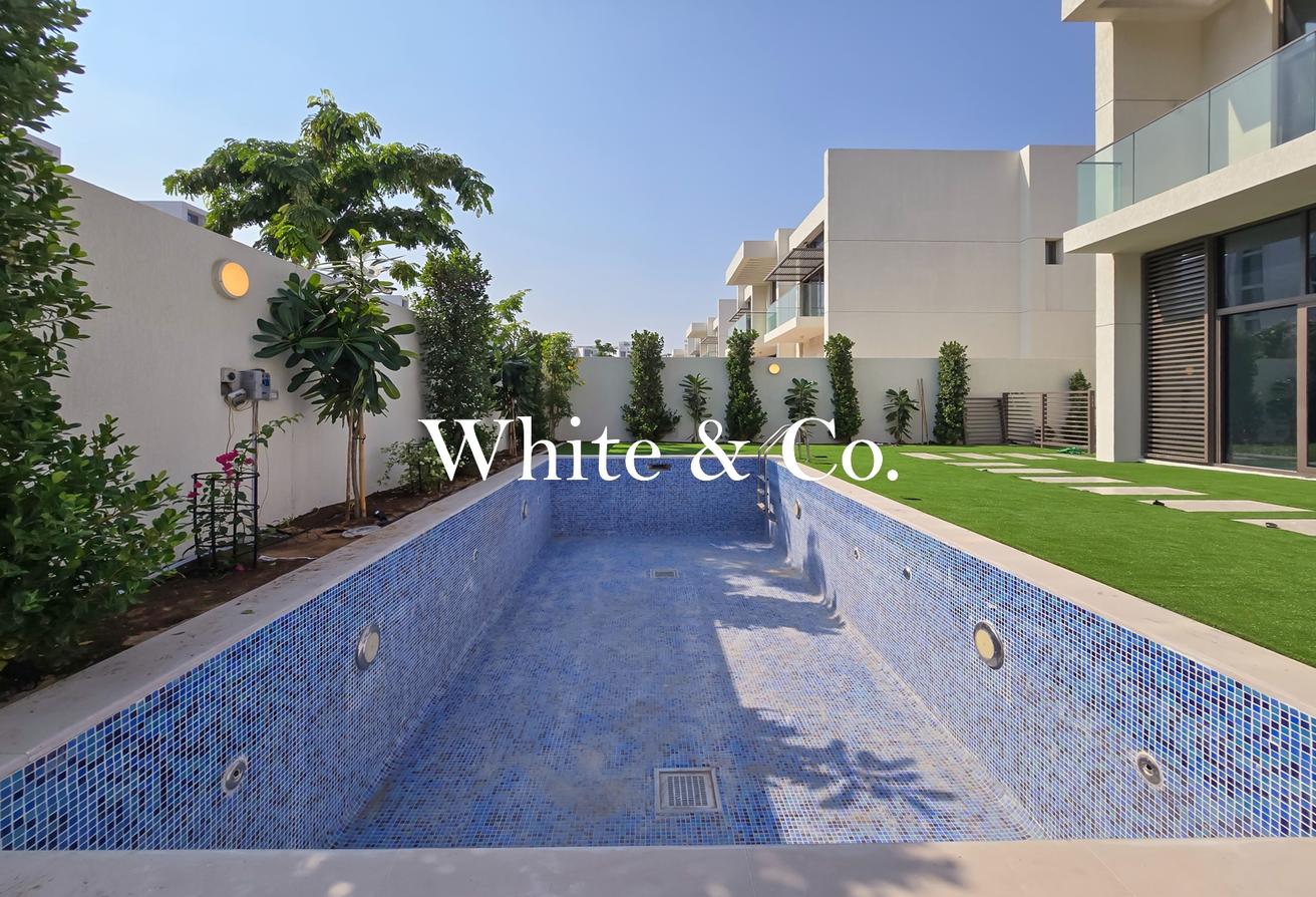Large Plot | Private Pool | Single Row photo 11