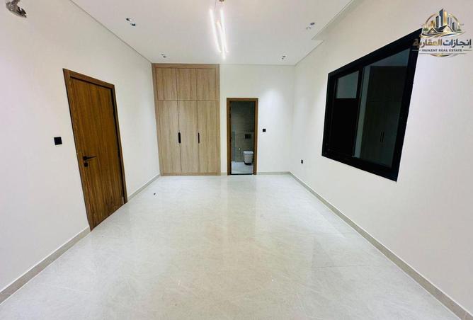 98244777 - Property Image 3