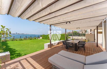 Villa - 5 Bedrooms - 7 Bathrooms for rent in Sur La Mer 1 - Sur La Mer - Jumeirah 1 - Jumeirah - Dubai